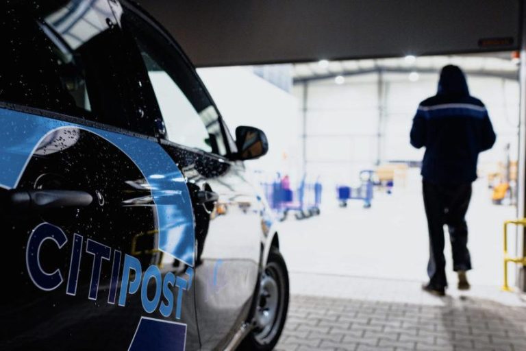 Auto der MVO von der Seite